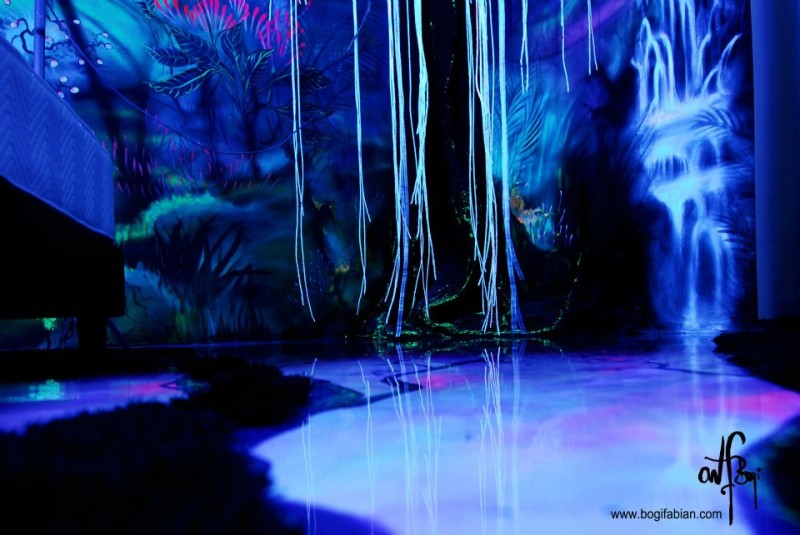  фосфоресциращи рисунки по стените 