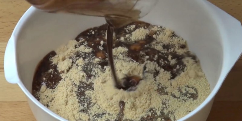 бисквитена торта с течен шоколад