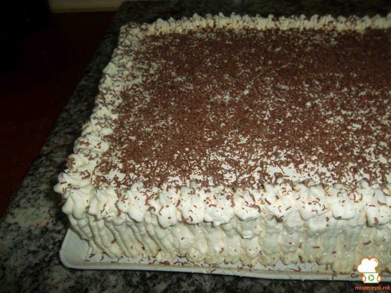 бисквитена торта с кроасани 2