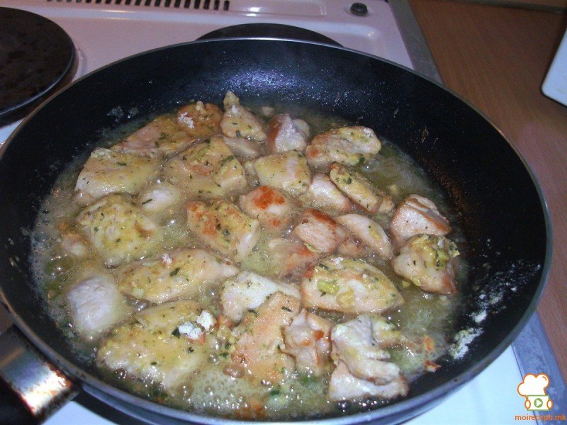 пилешка пържолка в гъбена крем супа 1