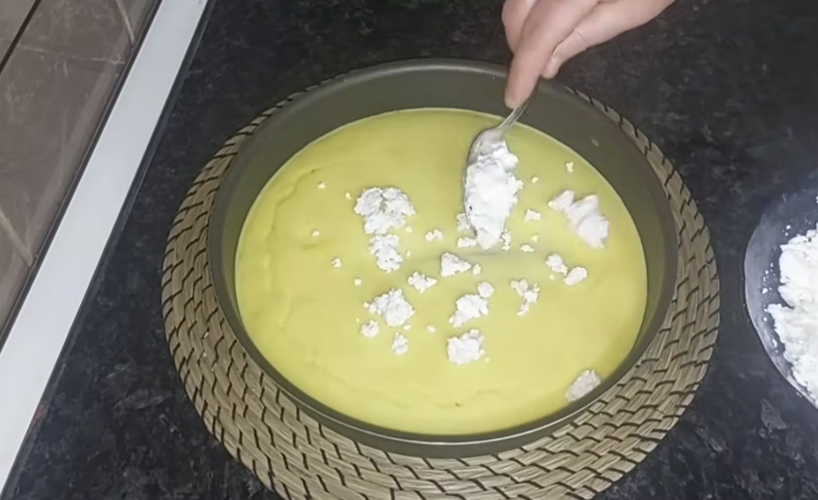 сирене върху тестото