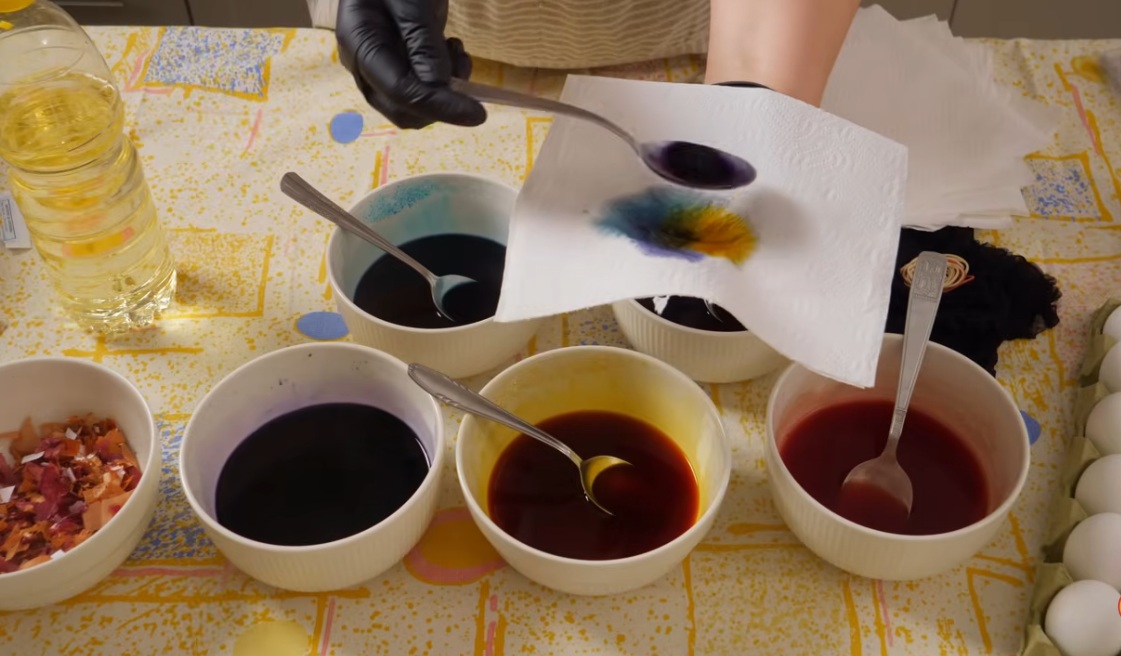 боя върху салфетка