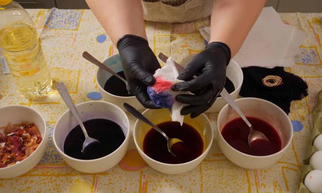 яйце в салфетка