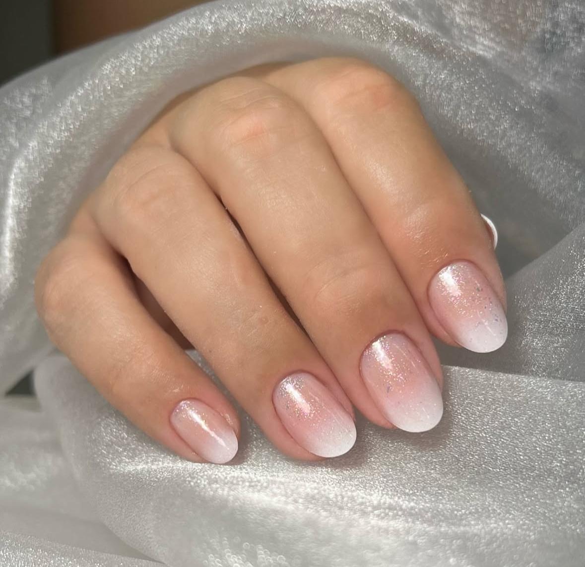 маникюр прозрачна основа