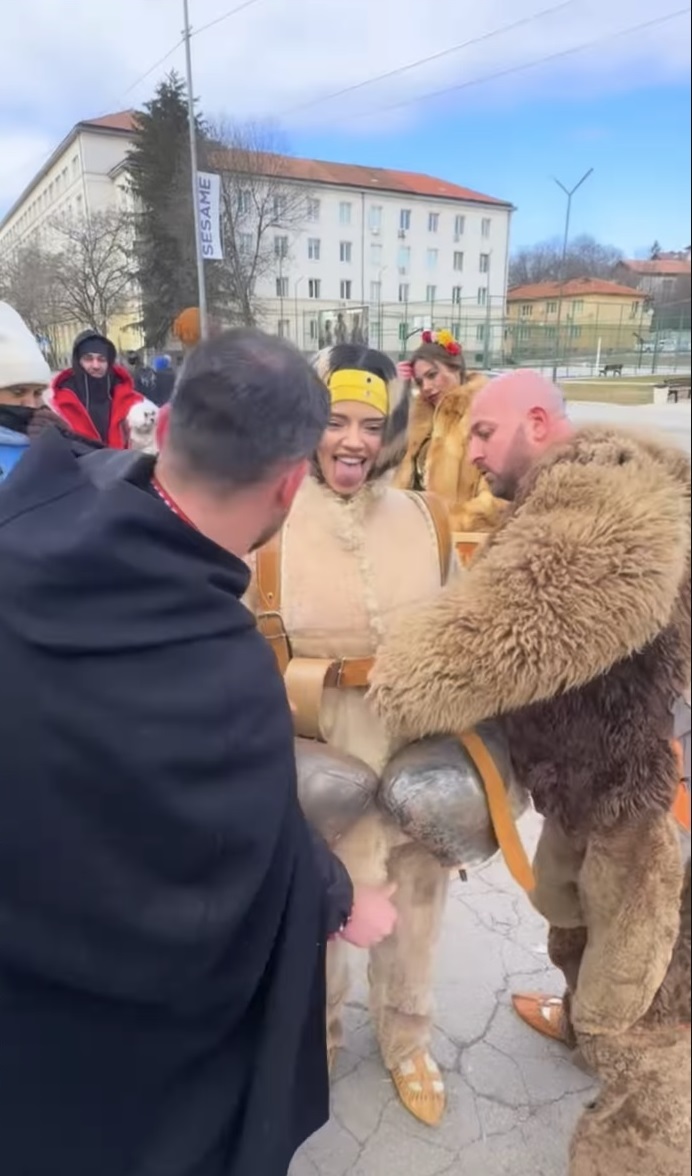 Дара на фестивала Сурва