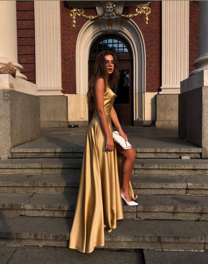 Дарина Радева златна рокля