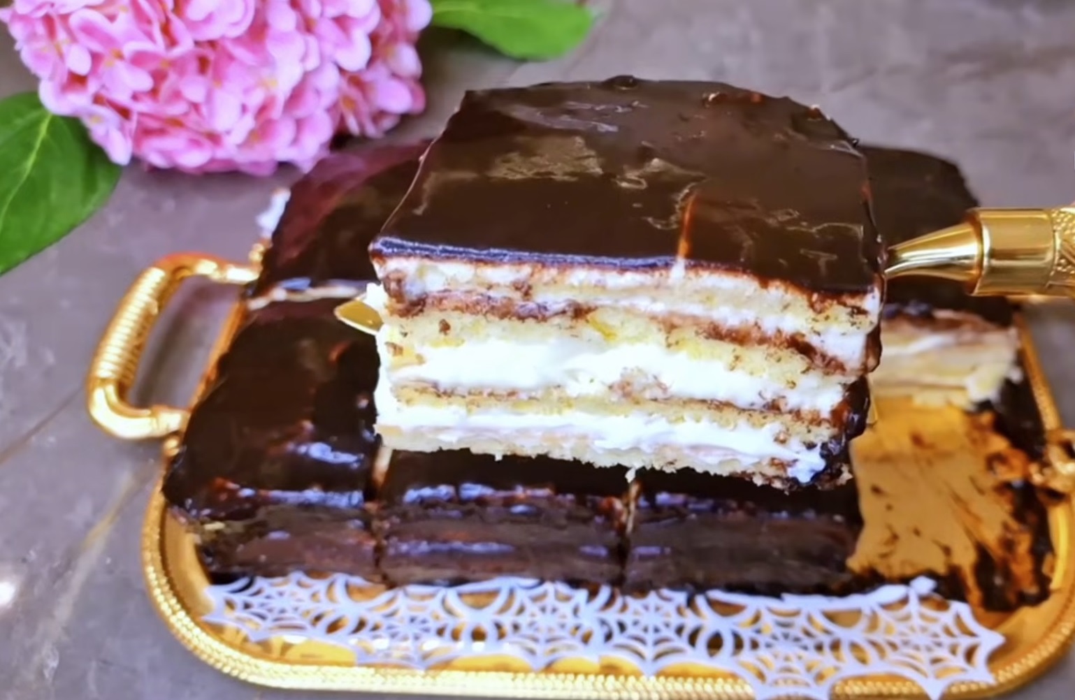 парче еклерова пита