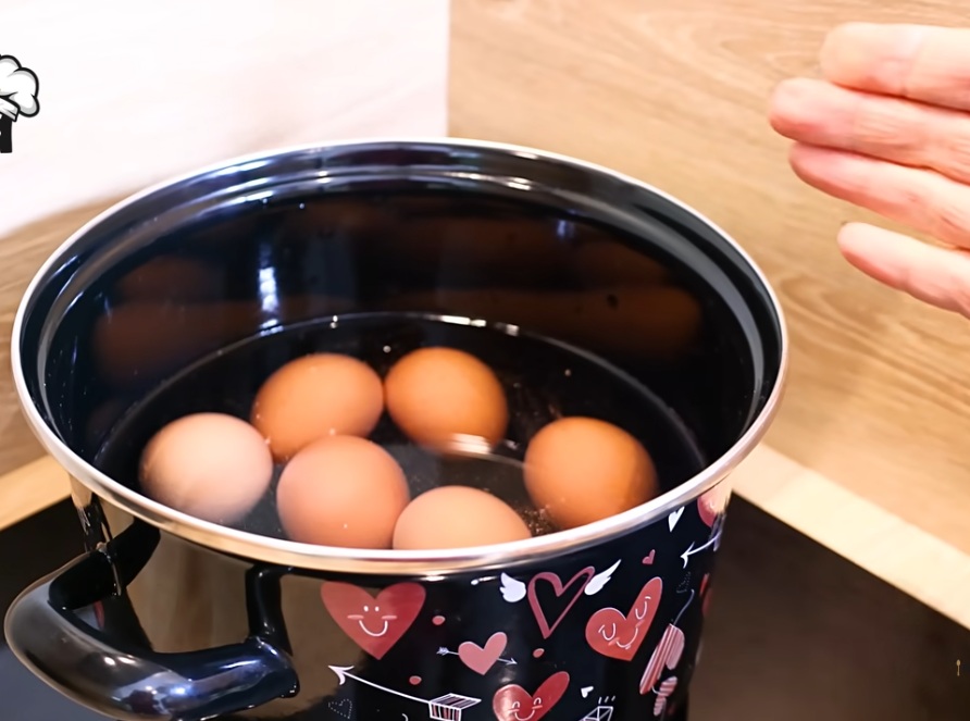 яйца на котлона