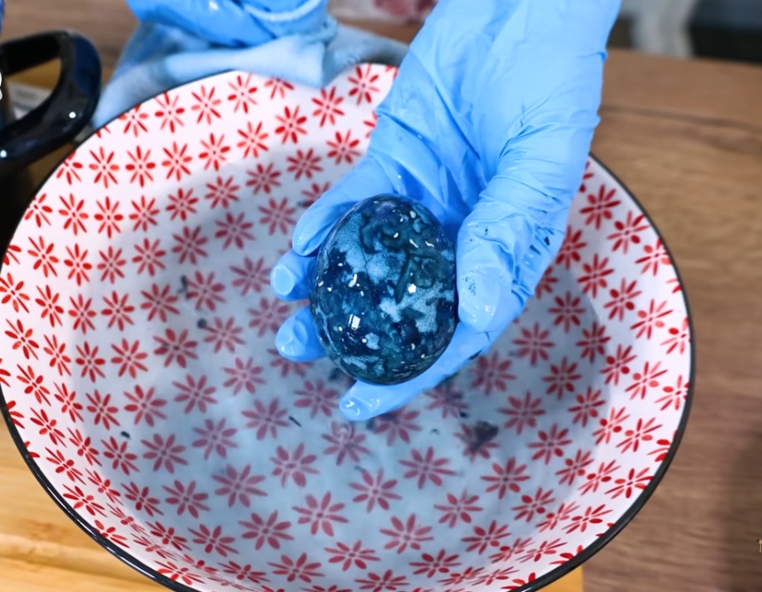 яйце в лазурносиньо