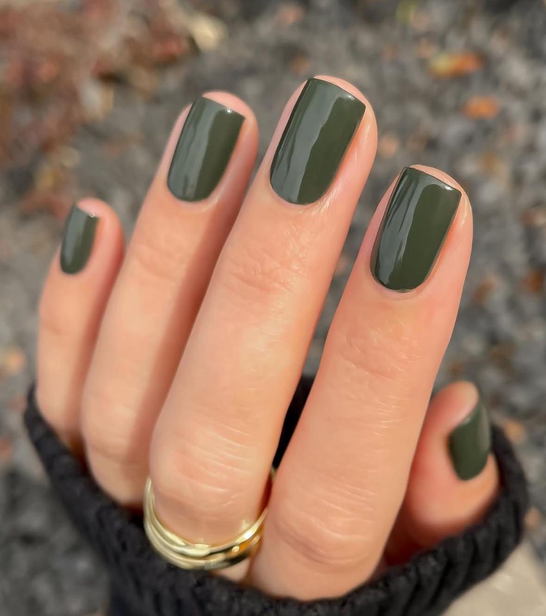 зелен маслинен маникюр