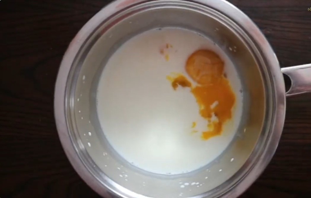 жълтък в млякото