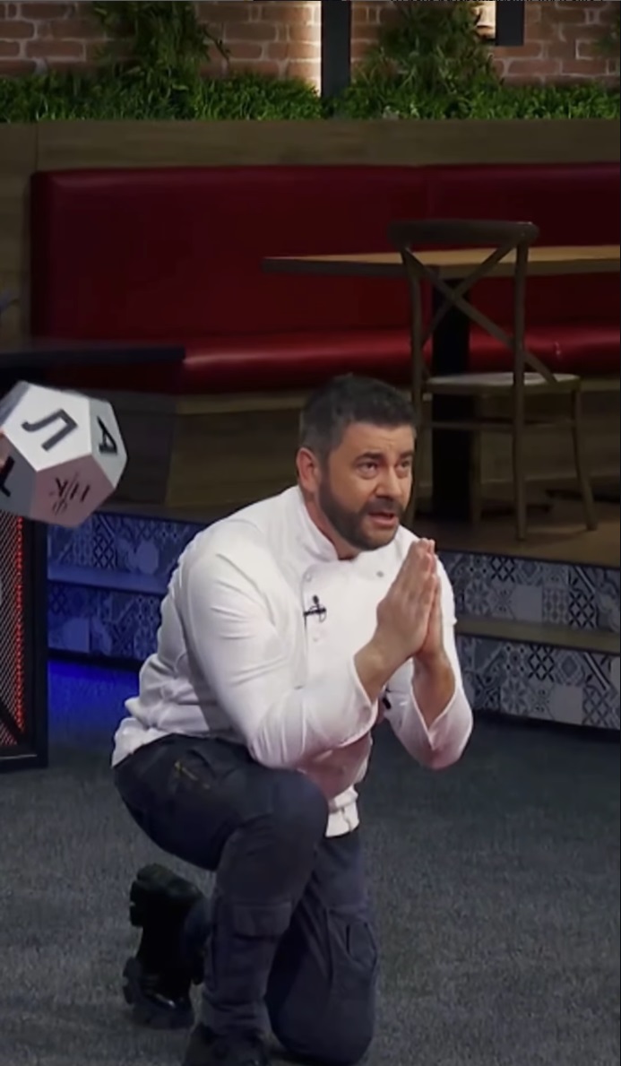 Ангелов на колене