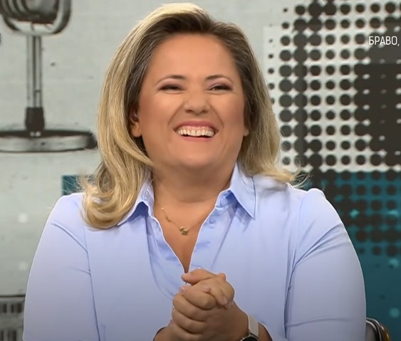 Лора Крумова смях