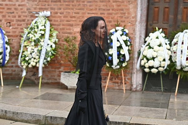 Мария Петрова траур