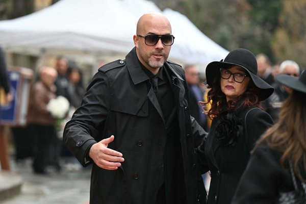 Ники Михайлов