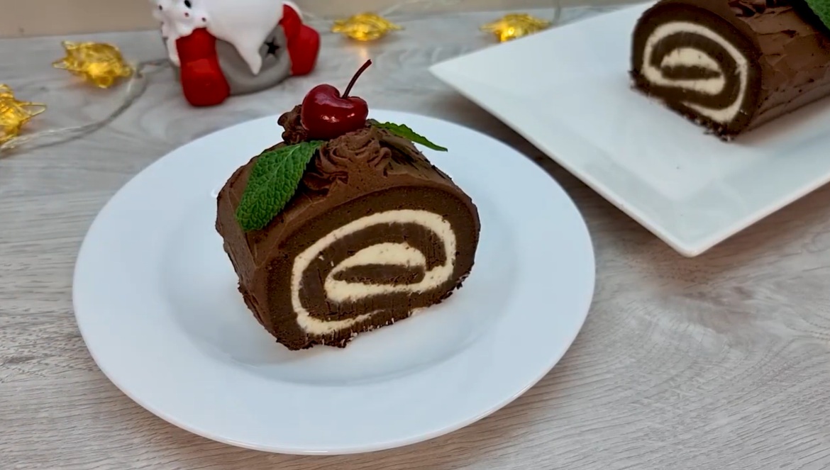 бисквитено руло в чиния