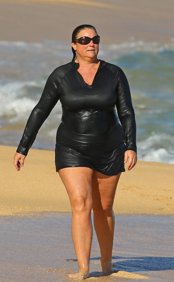  Кийли Смит бански 