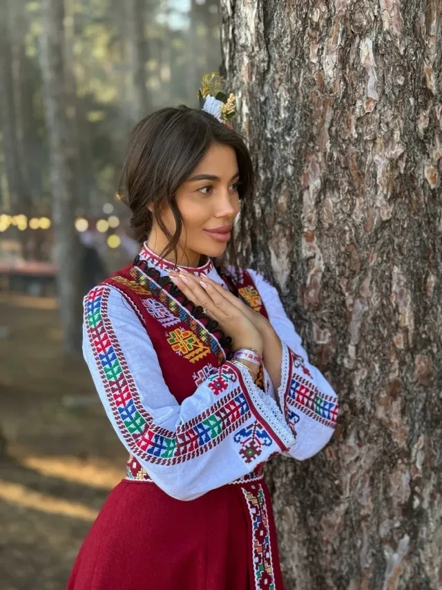Рупецова в народна носия