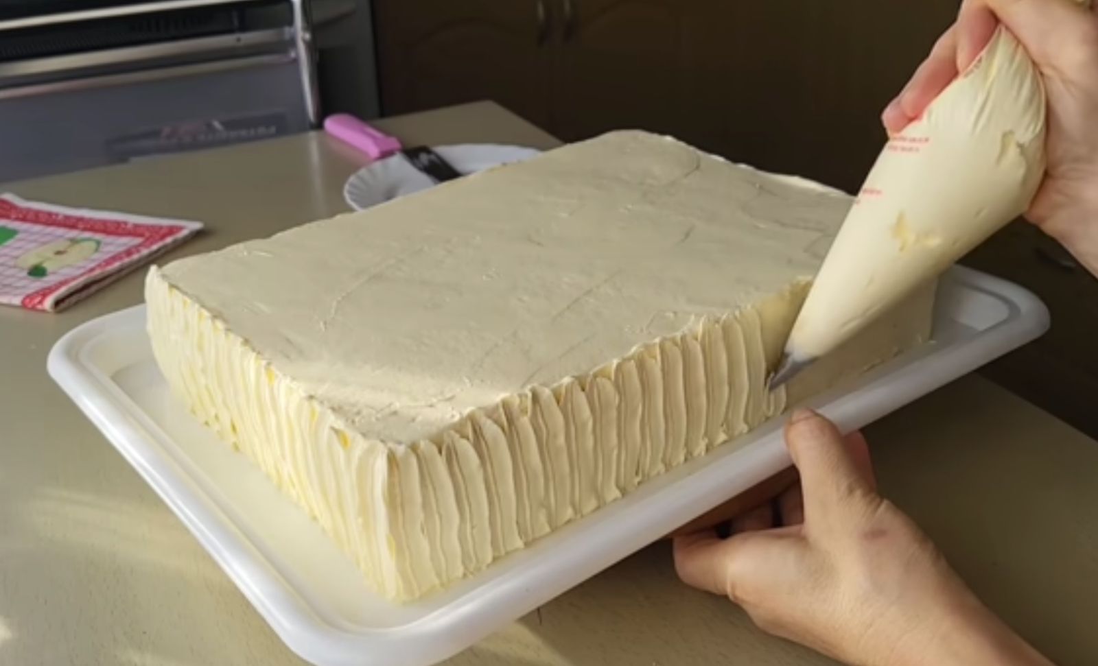 орнаменти върху торта