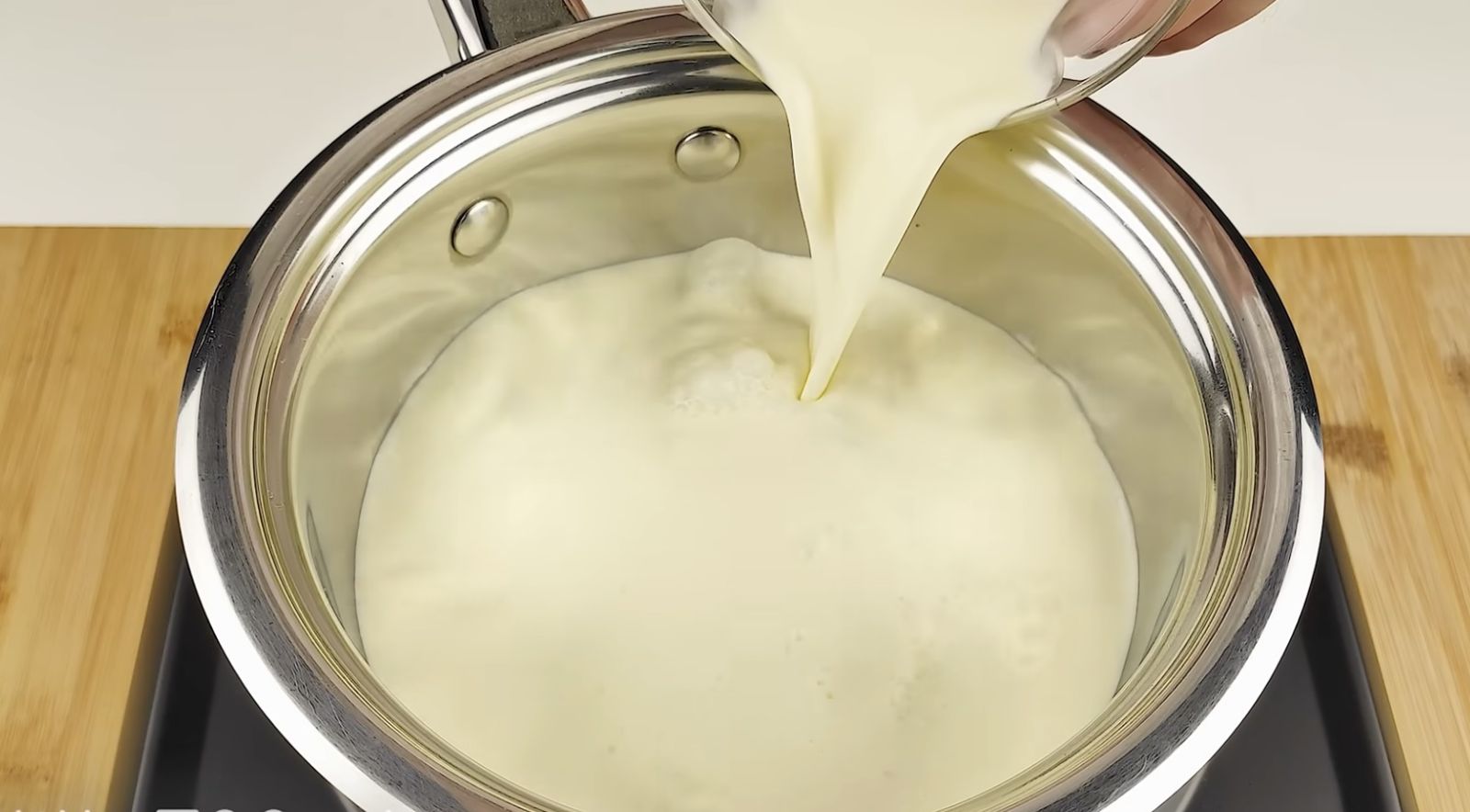 мляко в тенджера