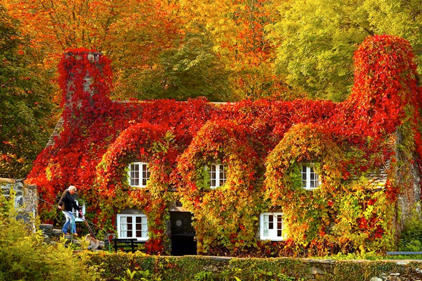 къща в Уелс през есента
