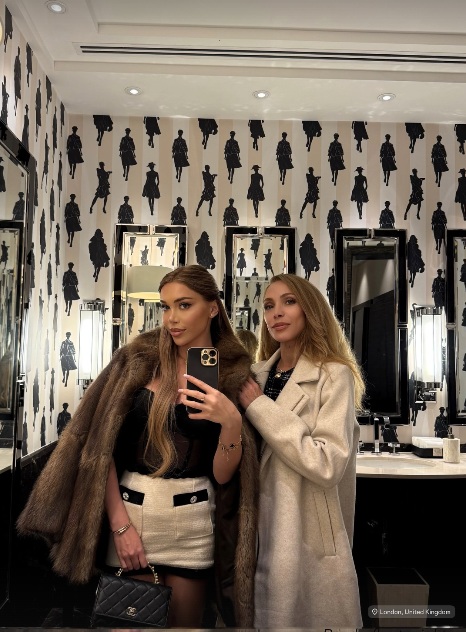 Анна с майка си