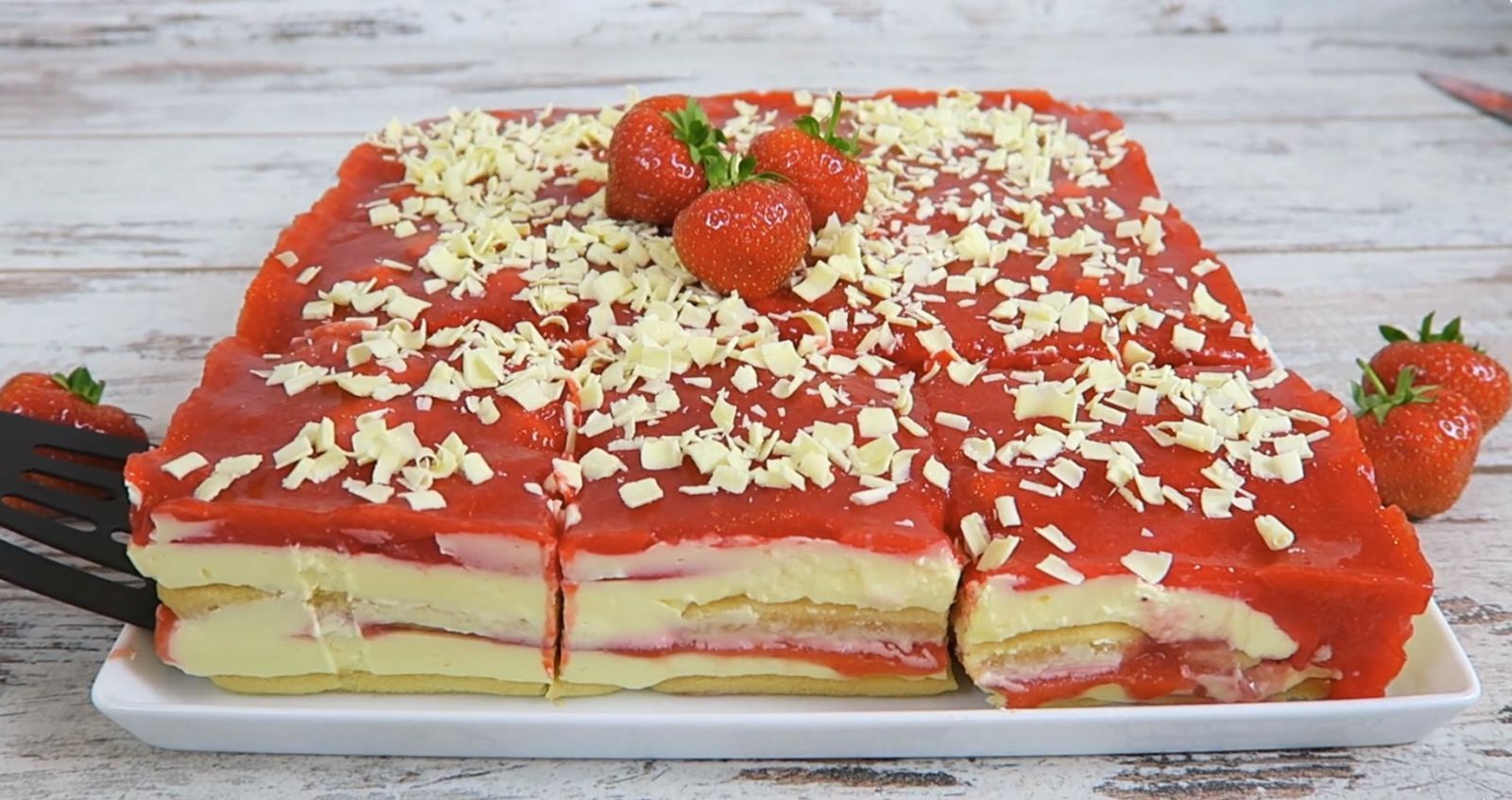 нарязана торта