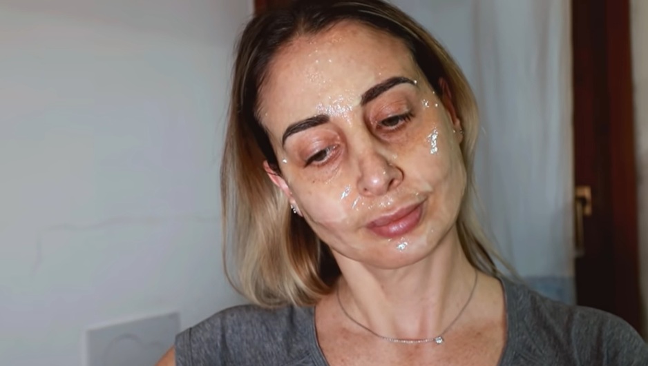 лице с маска