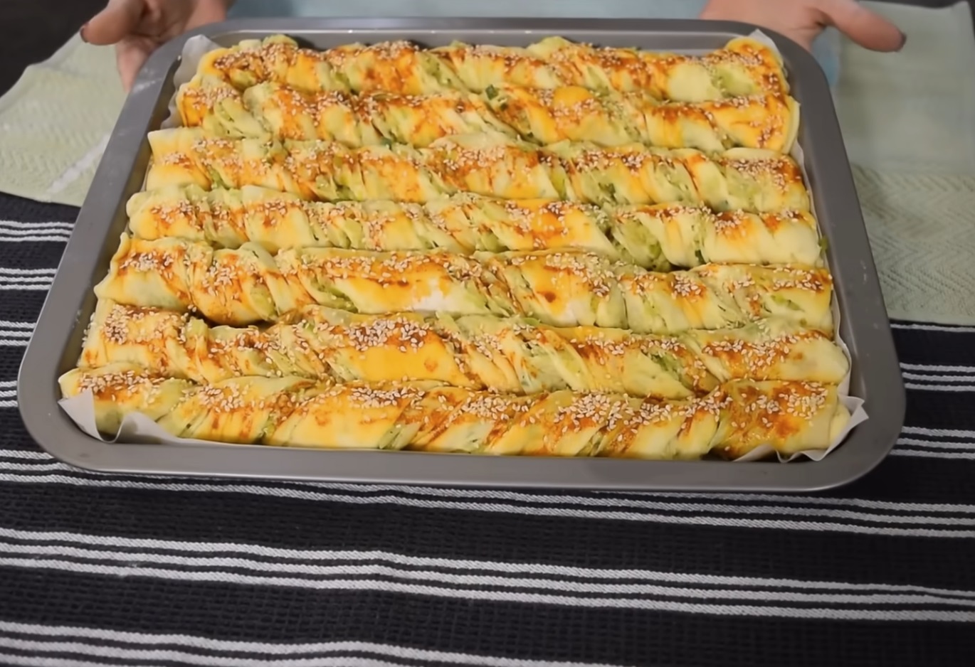 баница с пипер и сусам