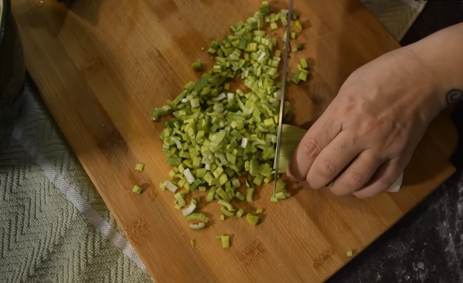 нарязан ситно праз