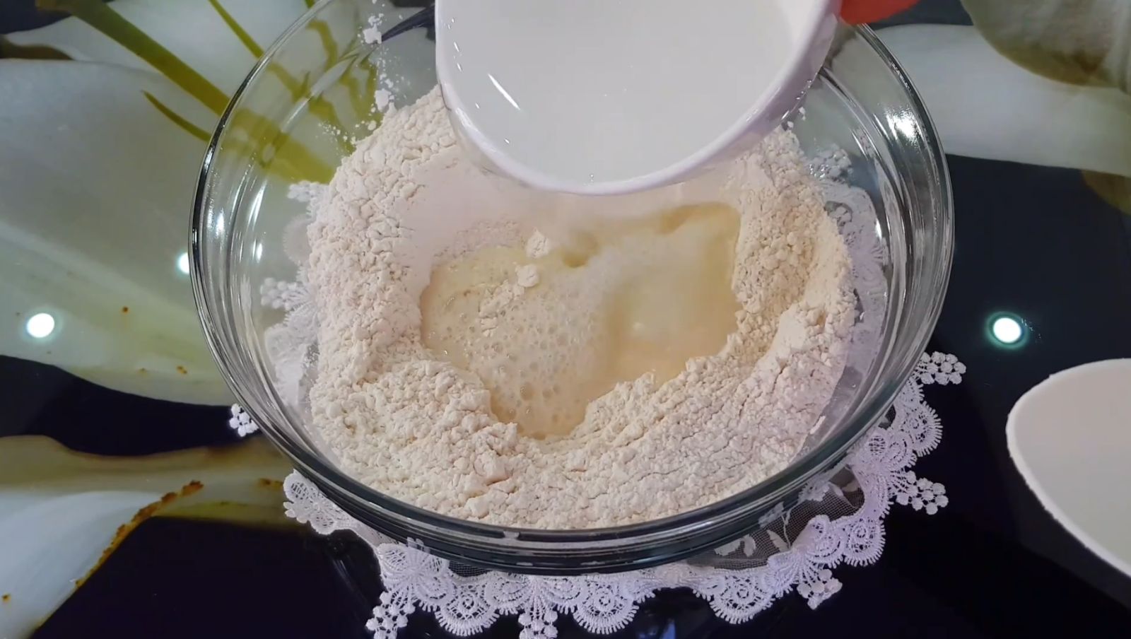 вряща вода в брашното