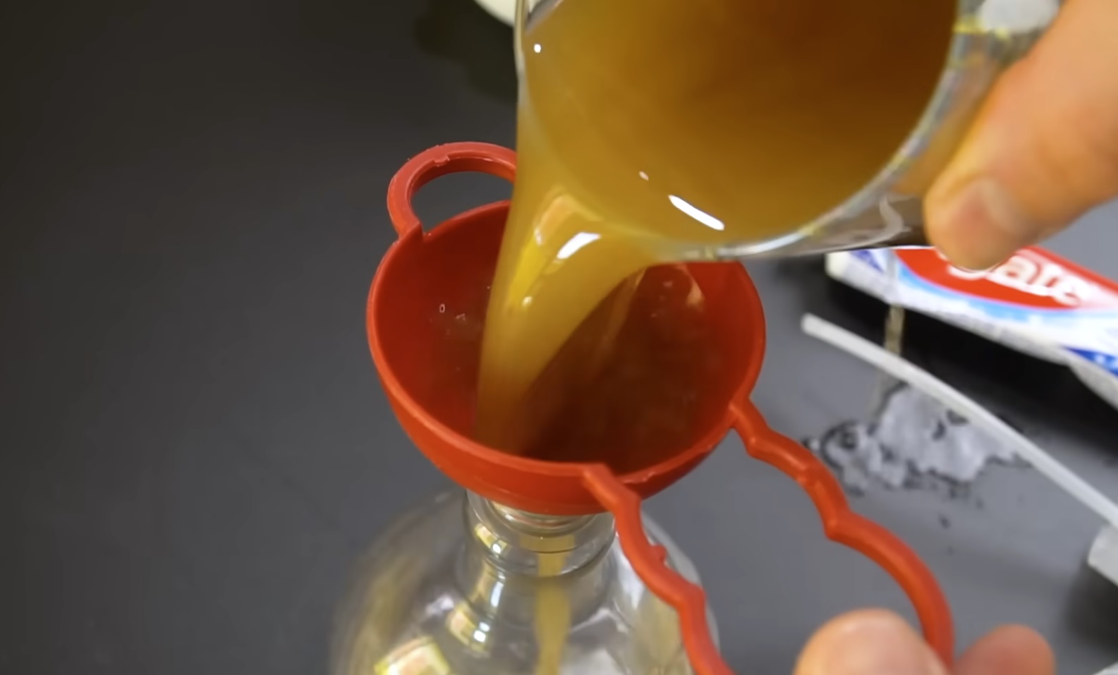 течност в бутилка