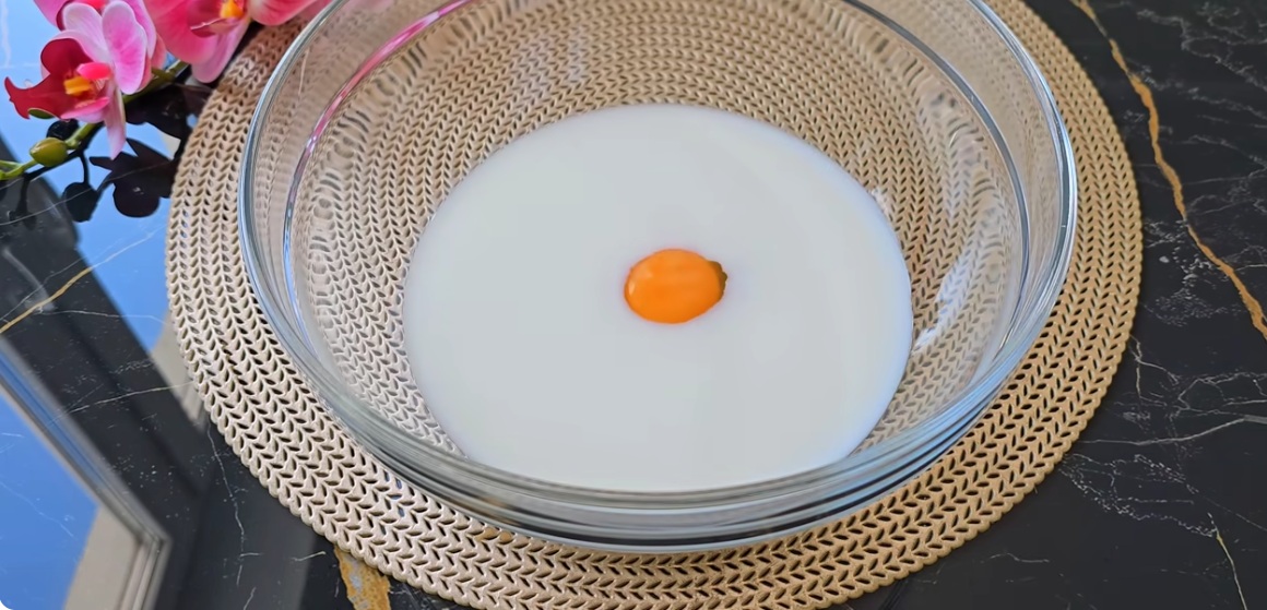 яйце в млякото