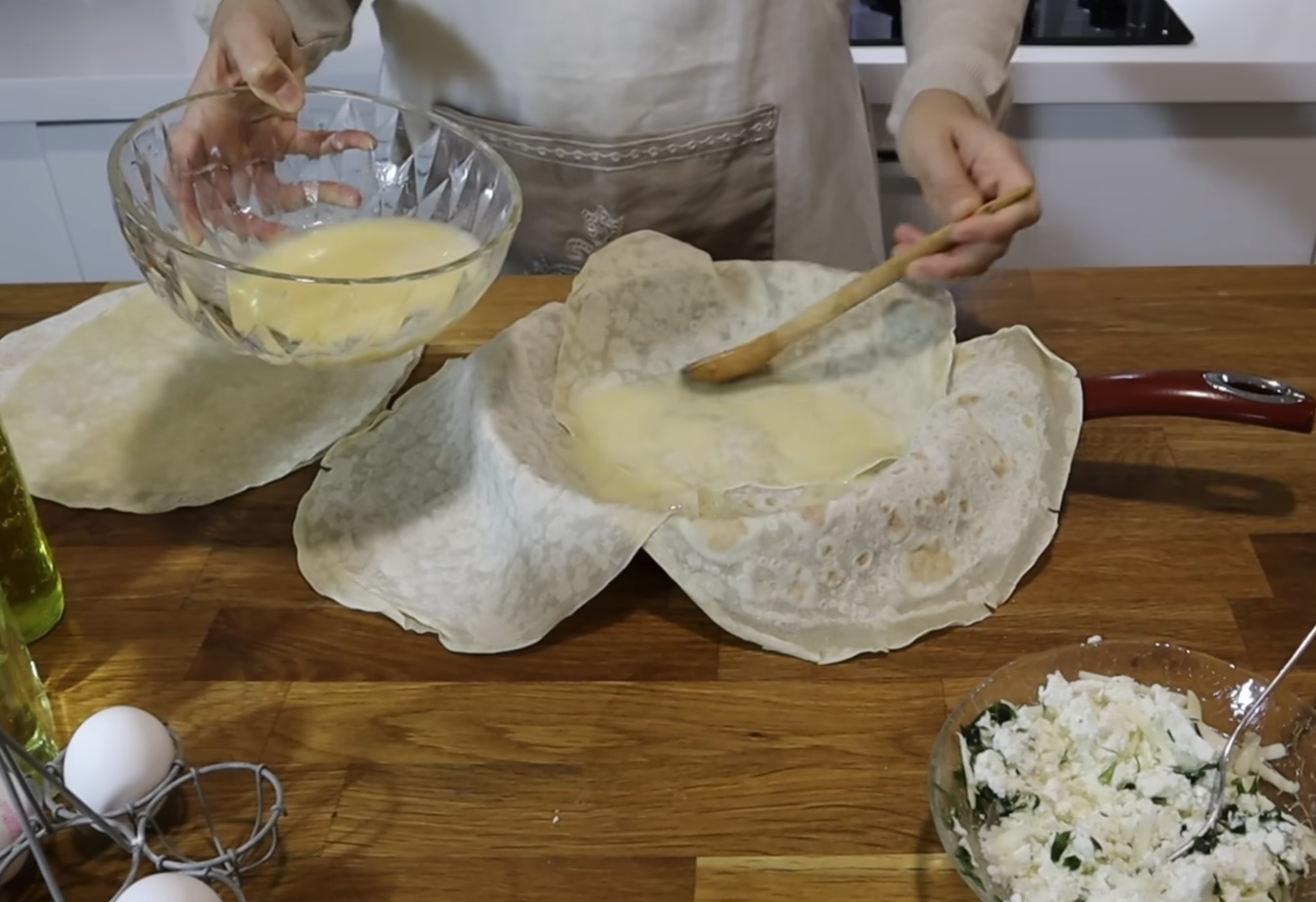 яйца върху корите