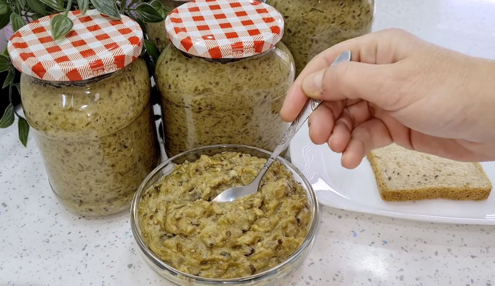 домашна бяла лютеница