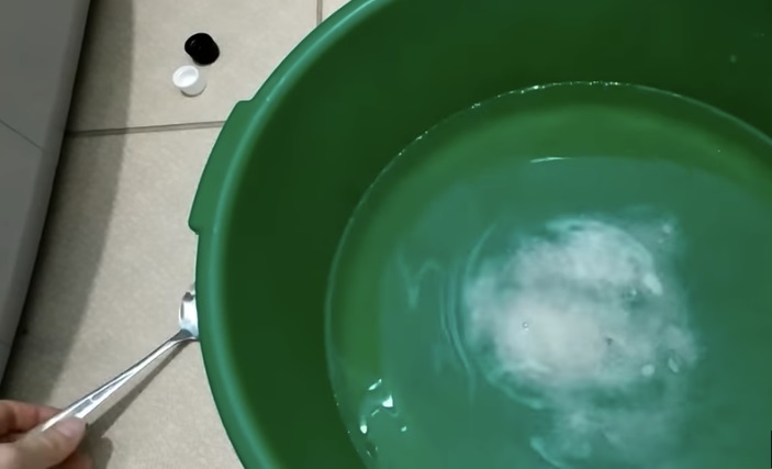 сол във водата