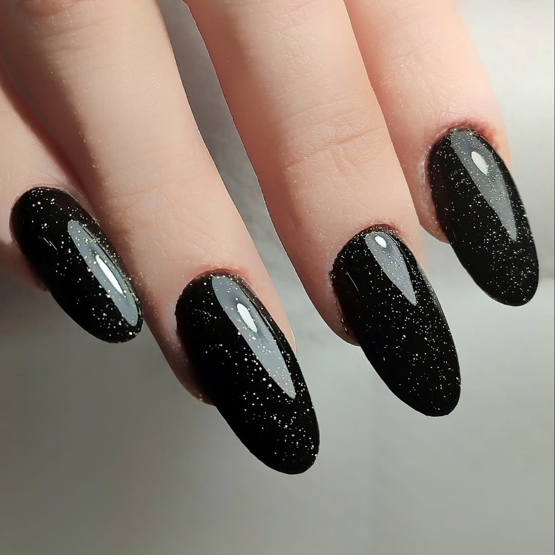 маникюр черен гланц