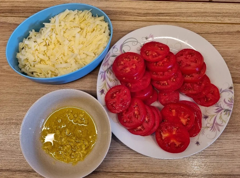 домати и моцарела