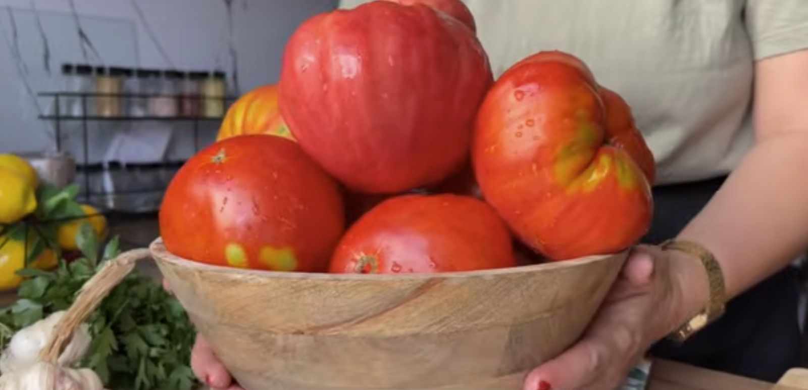 купа с домати