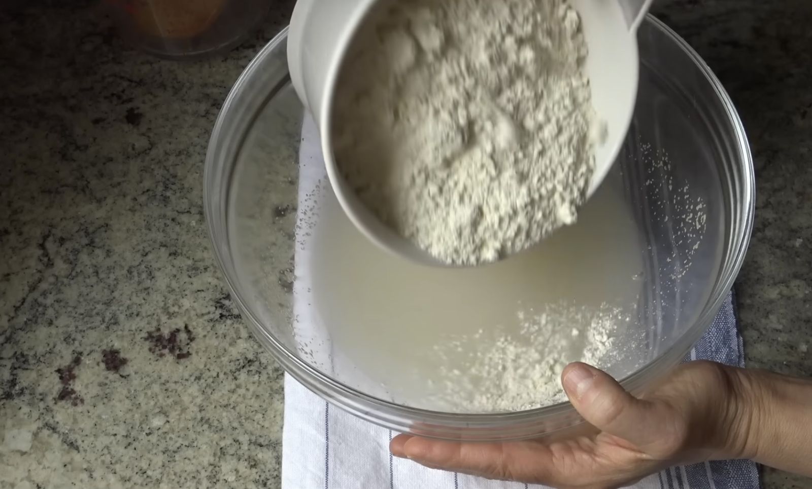 брашно във водата