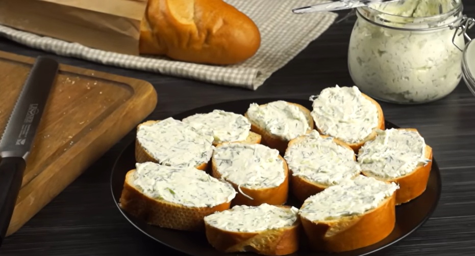 топено сирене на филийки