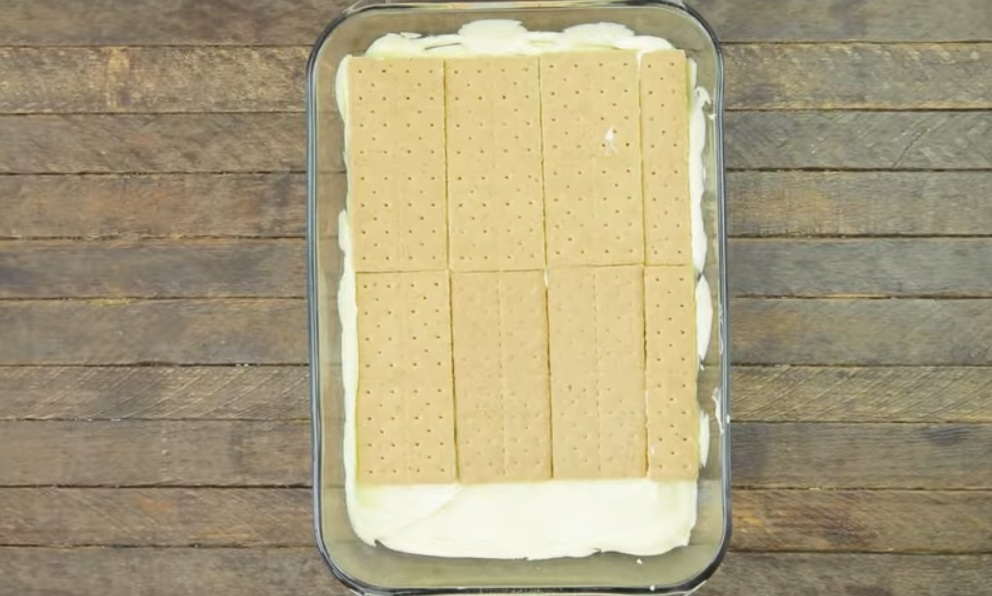 бисквити върху крем