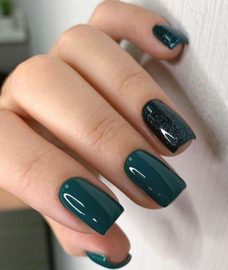 изумруден маникюр 50+