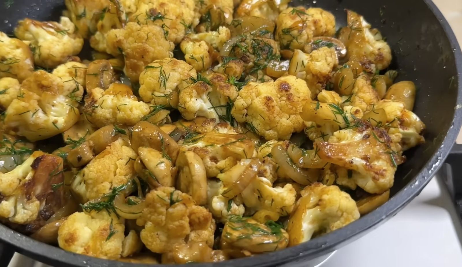 карфиол с гъби в тиган