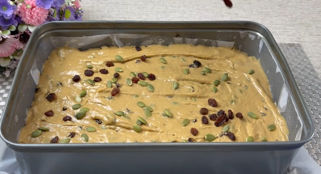 кексово тесто със стафиди