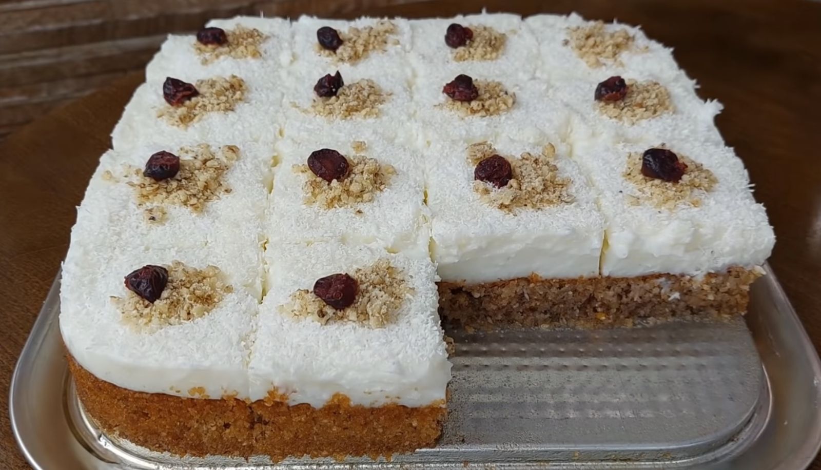 нарязана кипърска торта