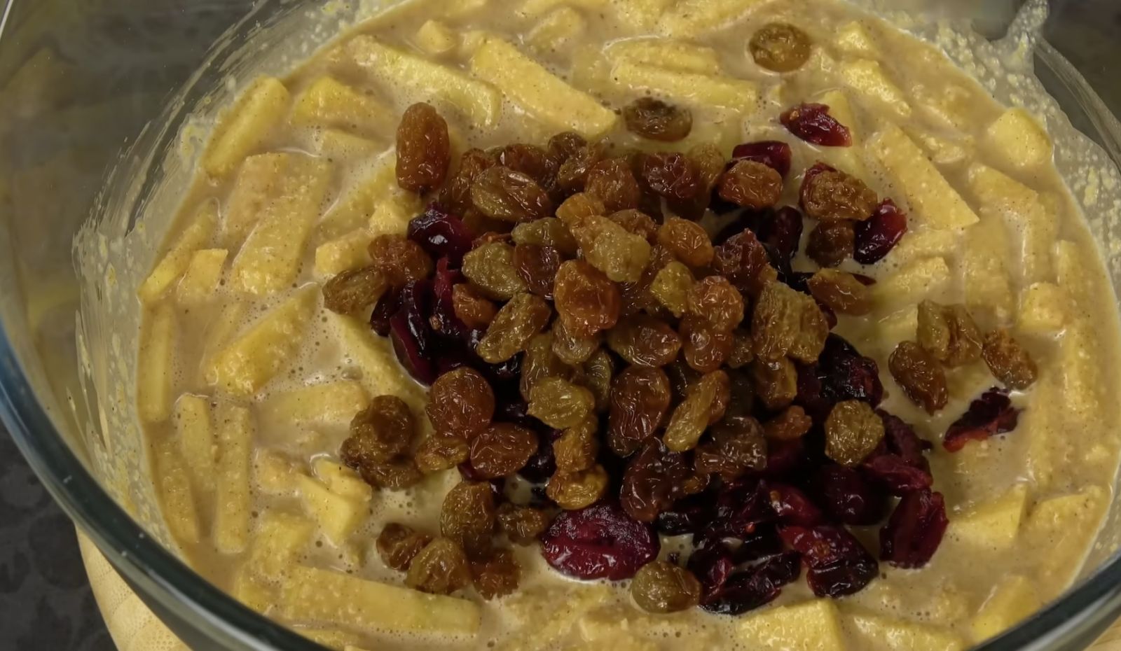 сушени плодове в тестото