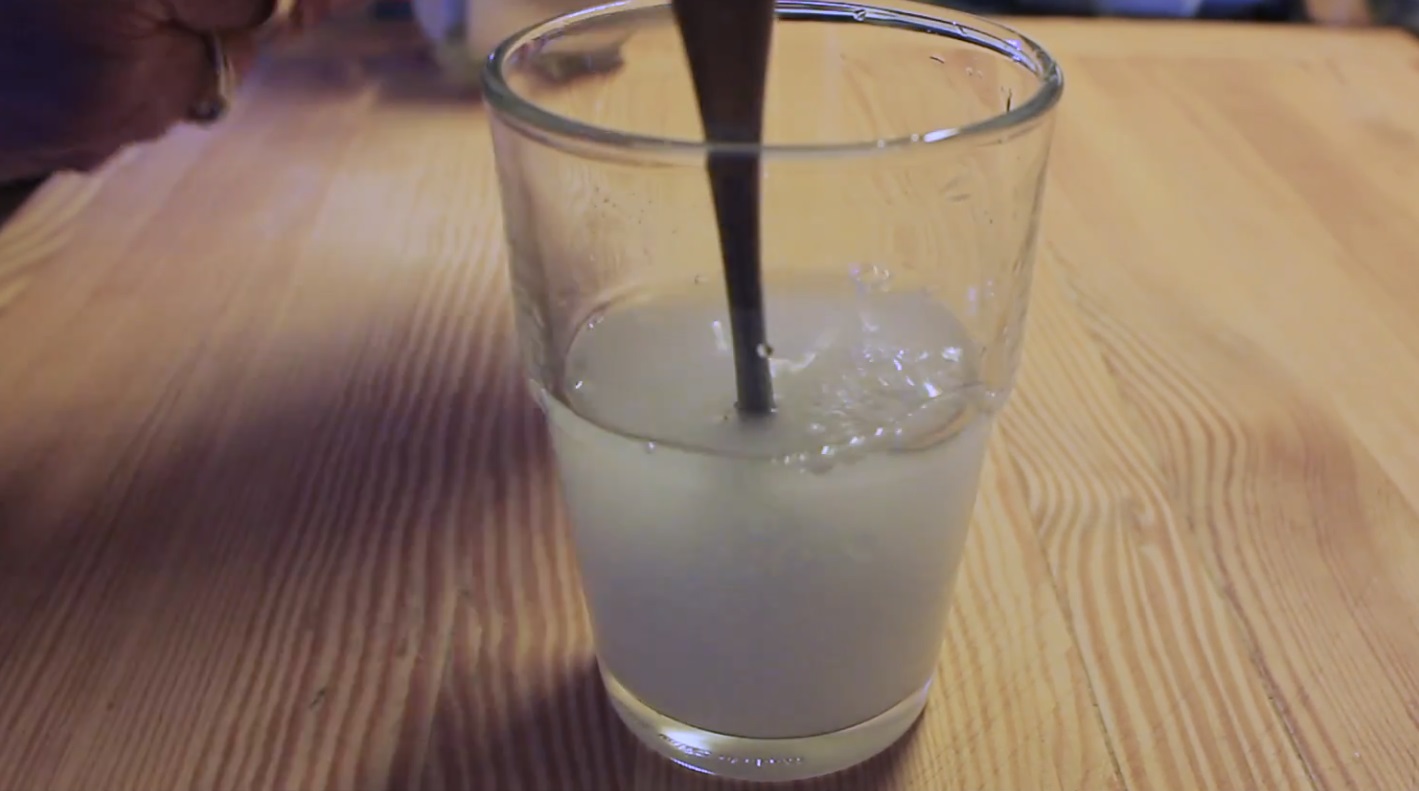 амонячна сода във вода