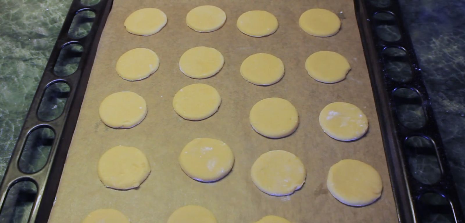 тестени кръгчета в тавата