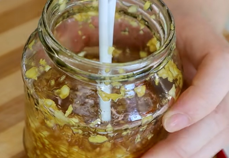 разбъркване буркан